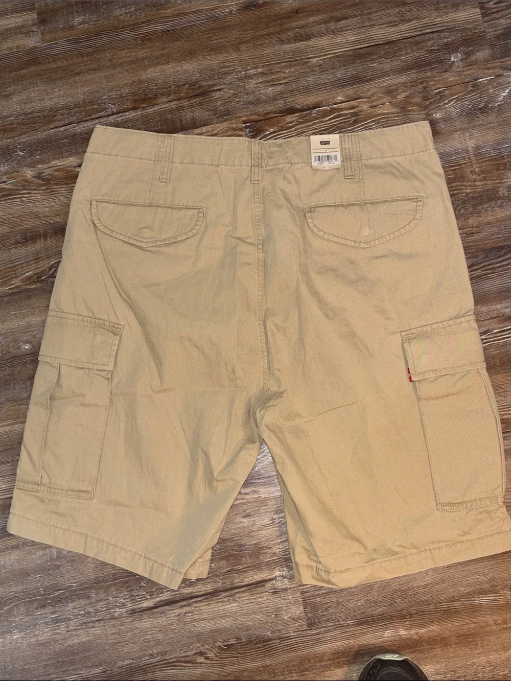 Levi’s Men’s Khaki Cargo Shorts (NWT)